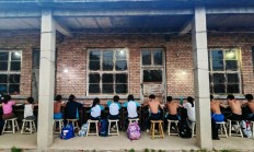 极速电竞:铁皮房、土操场，这里有一座“筑梦”摔跤馆